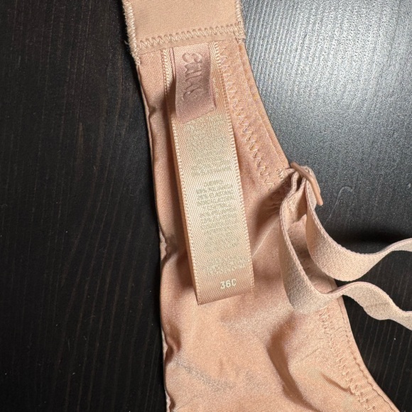 SKIMS Wireless Form T-Shirt Bra Size 36C - Picture 3 of 4